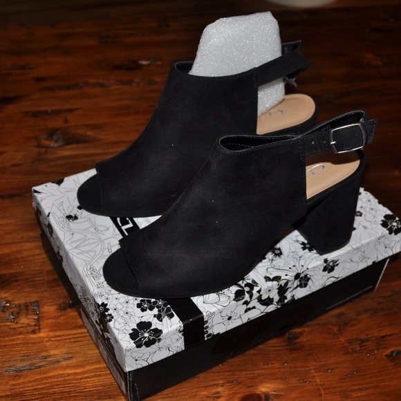 NEW Black Bestie Chunky Heel Faux Suede Bootie NIB - Picture 6 of 7